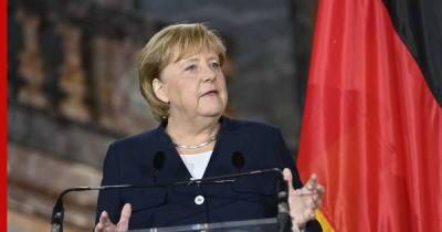 Меркель заявила о необходимости продолжения диалога с Москвой