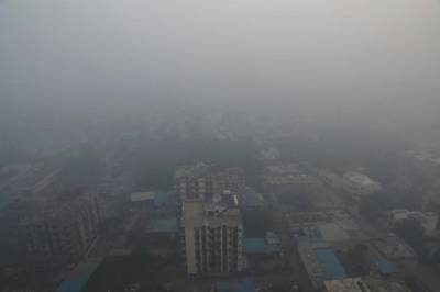 Токсичный смог окутал индийскую столицу во время празднования Дивали. Людям нечем дышать