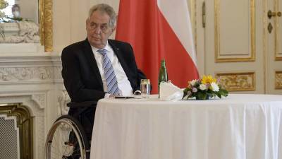 Президенту Чехии установили питательный зонд из-за цирроза печени