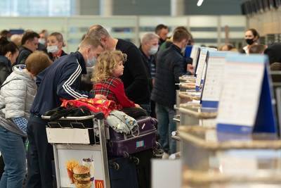 Почти 30 рейсов задержали и отменили в столичных аэропортах