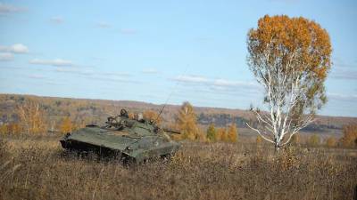 Экипажи БМП-2 ЗВО уничтожили танки условного противника в Подмосковье