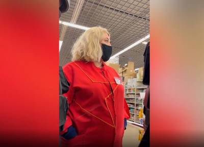 Кассир в супермаркете на Урале избила покупательницу, у которой не было QR-кода