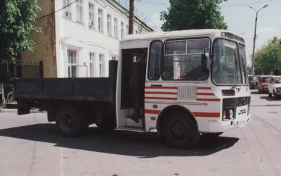 Автобус - спереди, грузовик - сзади! 10 самых нелепых заводских переделок - zr.ru - Камаз