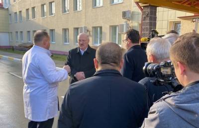 Лукашенко посещает больницу в Орше
