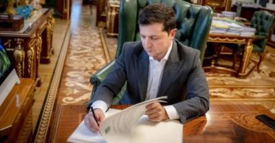 Владимир Зеленский подписал закон об олигархах