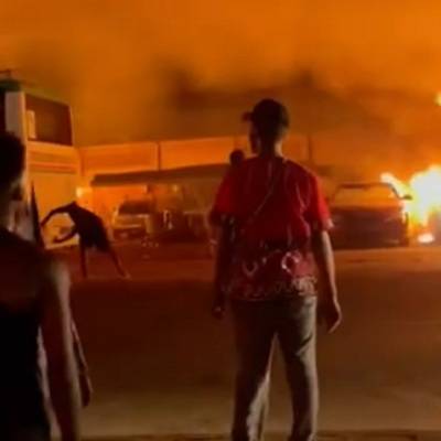 Мощный взрыв произошел в Сьерра-Леоне в результате столкновения бензовоза с грузовиком