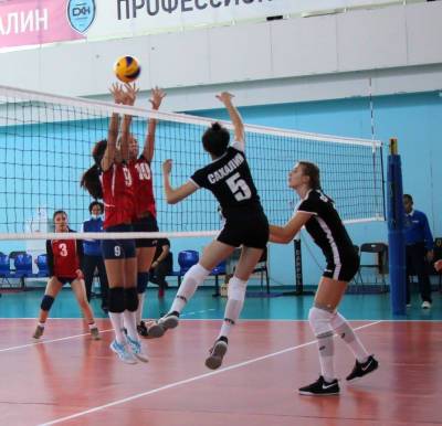 Сахалинки открыли первенство ДФО по волейболу легкой победой