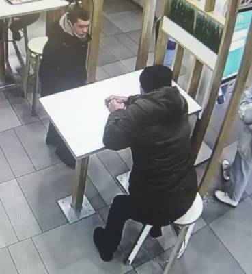 Полиция ищет двоих грабителей, избивших и отобравших деньги у девушки в Дзержинском районе Новосибирска