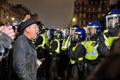 В Лондоне вспыхнули уличные протесты из-за введения ковид-паспортов