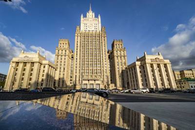 МИД призвал увеличить число сотрудников американских консульств в России