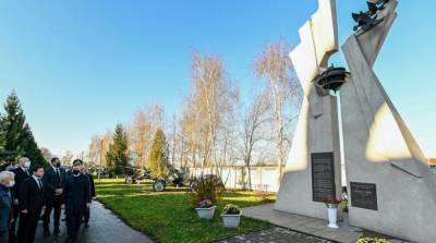 Зеленский в годовщину освобождения Киева почтил память погибших защитников