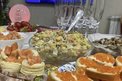 Диетолог призвала россиян не ругать себя за переедание в праздники