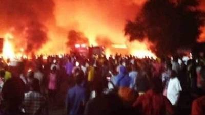 Десятки погибших при взрыве бензовоза в Сьерра-Лионе