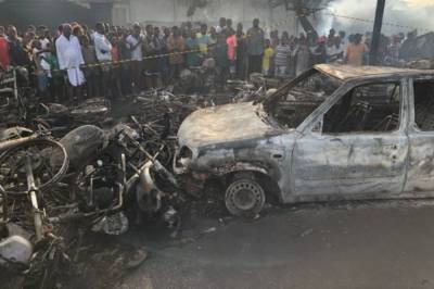 При взрыве бензовоза в Сьерра-Леоне погибли свыше 100 человек