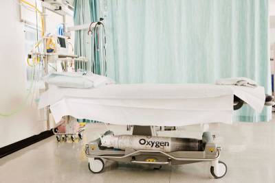 Медики предупредили, кто из молодежи рискует оказаться в больнице с COVID и мира