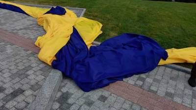 Винницкая полиция задержала россиянина, сорвавшего государственный флаг Украины