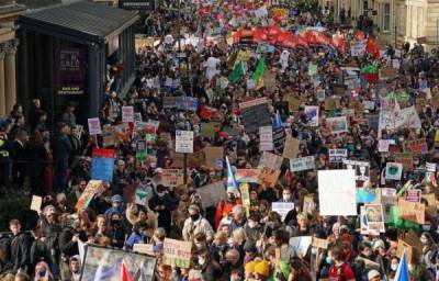 В шотландском Глазго начался многотысячный марш экоактивистов