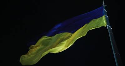 В Виннице россиянин сорвал с крыши ТРЦ флаг Украины