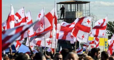 Сторонники Саакашвили начали бессрочную акцию протеста у стен тюрьмы города Рустави