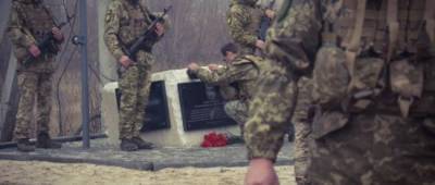 На Донетчине в поселке Пески установили памятный знак воинам Украины (фото)