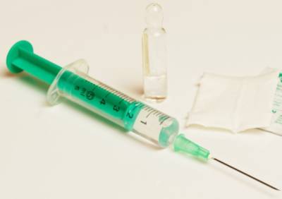 Кевехази: Эффективность американских вакцин от коронавируса резко снизилась
