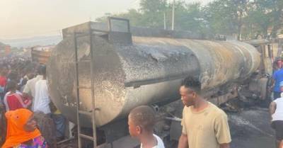 В Сьерра-Леоне из-за взрыва разлившегося по улице бензина погибло 99 человек (ВИДЕО)