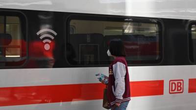 Три человека серьёзно ранены в ходе ножевой атаки в поезде в Баварии