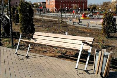 В Астрахани вандалы изуродовали отремонтированный парк