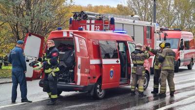 Пожарные ликвидировали возгорание в выселенном здании в Москве