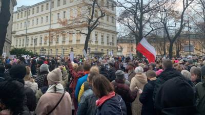 По всей Польше прошли акции в память об умершей с пороками плода