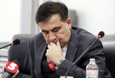 Объявивший голодовку Саакашвили ест каши и пьёт соки