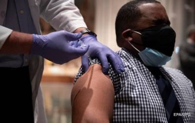 В США приостановили обязательную COVID-вакцинацию работников