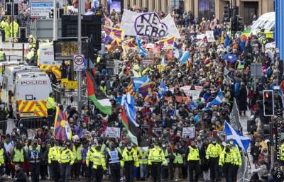 Многотысячная демонстрация экоактивистов прошла в Глазго на фоне саммита COP26