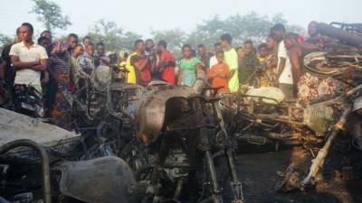 СМИ: В Сьерра-Леоне при взрыве бензовоза погибли не менее 108 человек