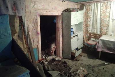 Потолок рухнул на женщину в Новосибирской области