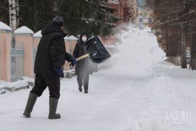 Жителям Кемерова ответили на комментарии про неубранные от снега дороги