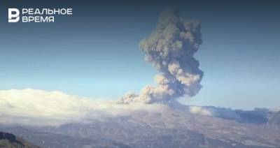 На Курилах вулкан Эбеко выбросил пепел на высоту 2,2 километра
