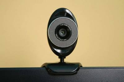 IT-специалисты раскрыли способы распознать слежку через веб-камеру