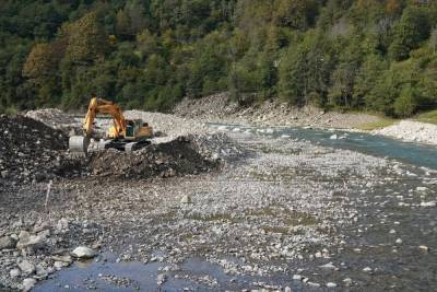 Масштабная расчистка рек проходит на территории Сочи