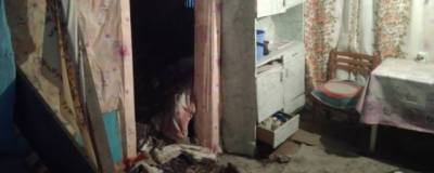 60-летняя женщина в Новосибирской области получила переломы, когда на неё обрушился потолок