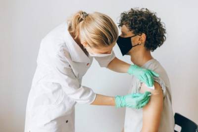 Вирусолог Чумаков предложил ввести за принудительную вакцинацию ради спасения людей