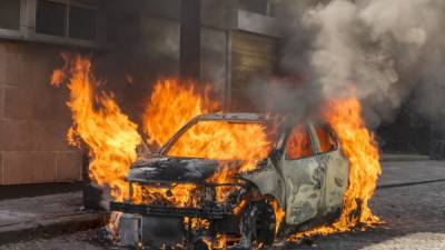 В Петербурге неизвестные сожгли автомобиль активиста