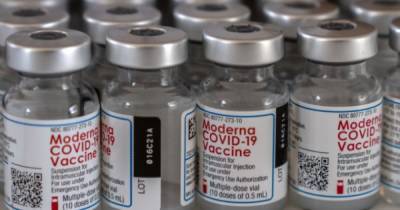 В Украину поступило около 3 млн доз вакцины Moderna (ФОТО)