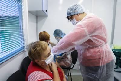 За сутки от коронавируса в Тверской области привились почти две тысячи человек