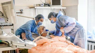Украинские больницы получили более 5 миллиардов за лечение больных коронавирусом