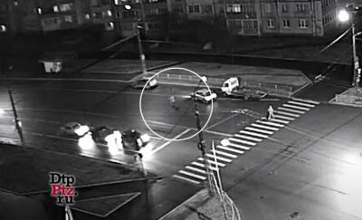 Неадекватный пешеход бродил в Петрозаводске по дороге