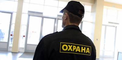 В Екатеринбурге охранник ТЦ избил женщину из-за сертификата вакцинации