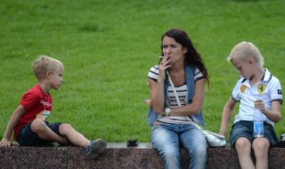 Каждый четвертый подросток Латвии курит, но это лишь полбеды