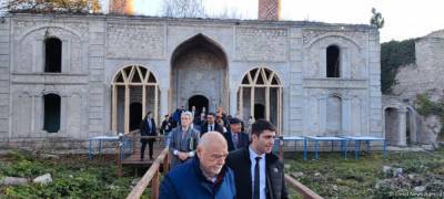 Группа участников VIII Глобального Бакинского форума побывала в мечети Ашагы Говхар Ага в городе Шуша (ФОТО)