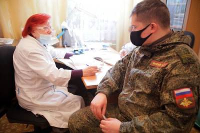 «Поэтому — вакцинироваться!»: в Российской армии летальность от ковида упала в 45 раз